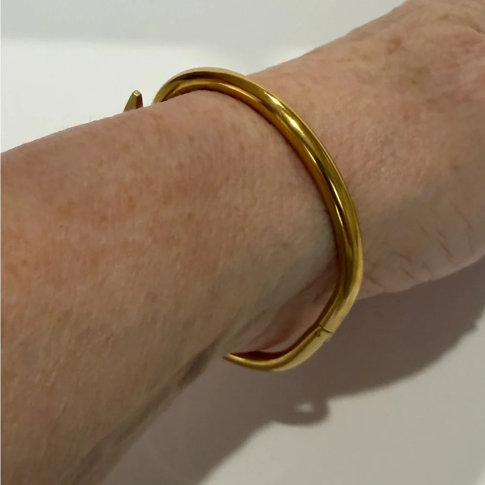 Love inspired Nail Heart Bangle Bracelet. Stainless Steel 18K Gold Plated - Picture 4 of 4